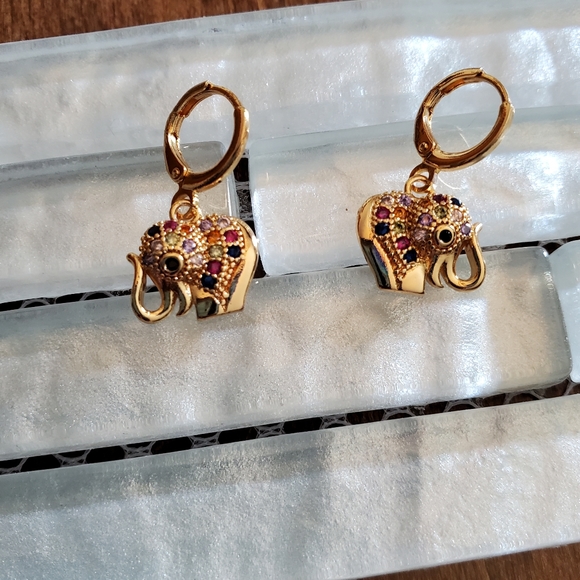 Elephant Gemstone Goldtone Earrings NWOT - Picture 4 of 9